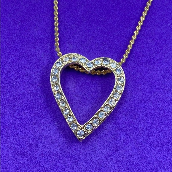 💛 Gold Plated Crystal Heart Pendant Necklace - Picture 2 of 6